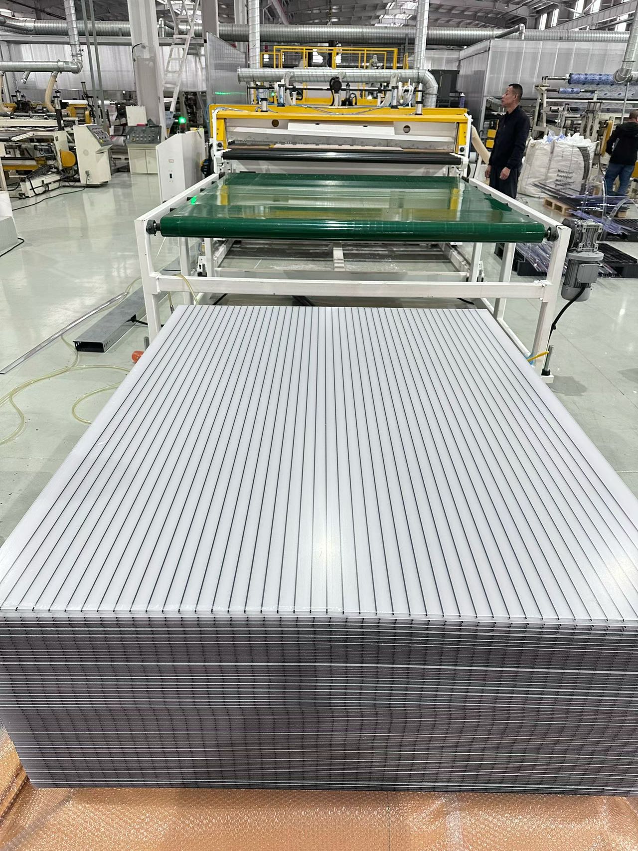 Jwell PC-Hohlplatten-/U-förmige/U-verriegelte Platten-Extrudermaschine Kunststoff-Hohlplatten-Extrusionsmaschine