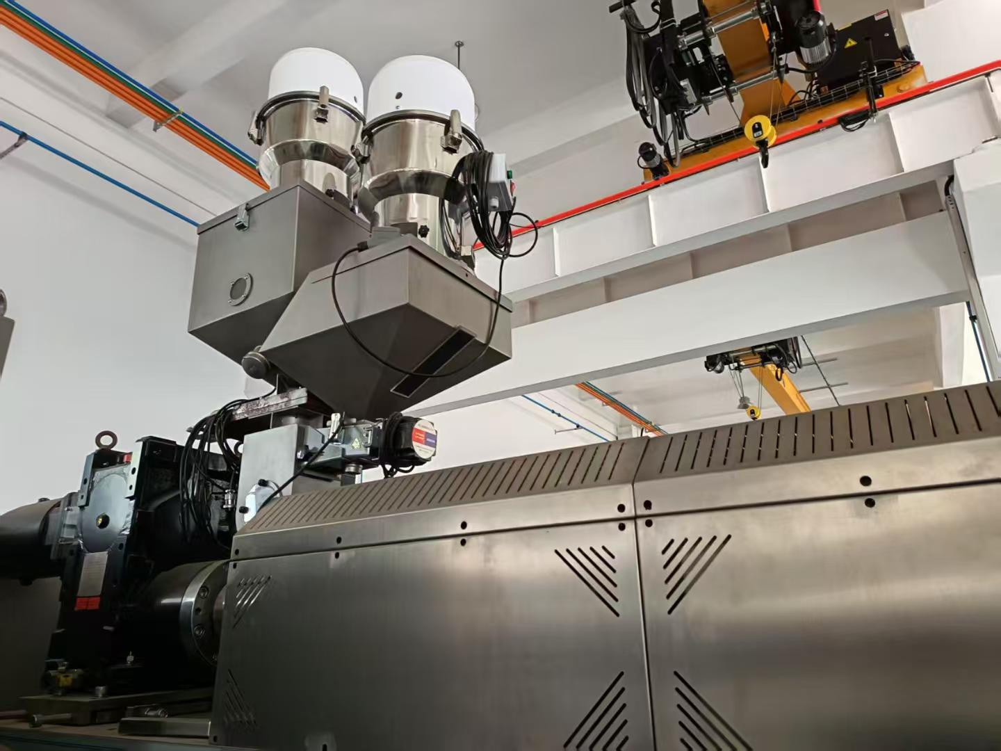 BFS bakterienfreier Kunststoffbehälter, Blas-, Füll- und Versiegelungssystem, Herstellung weicher Ampullen