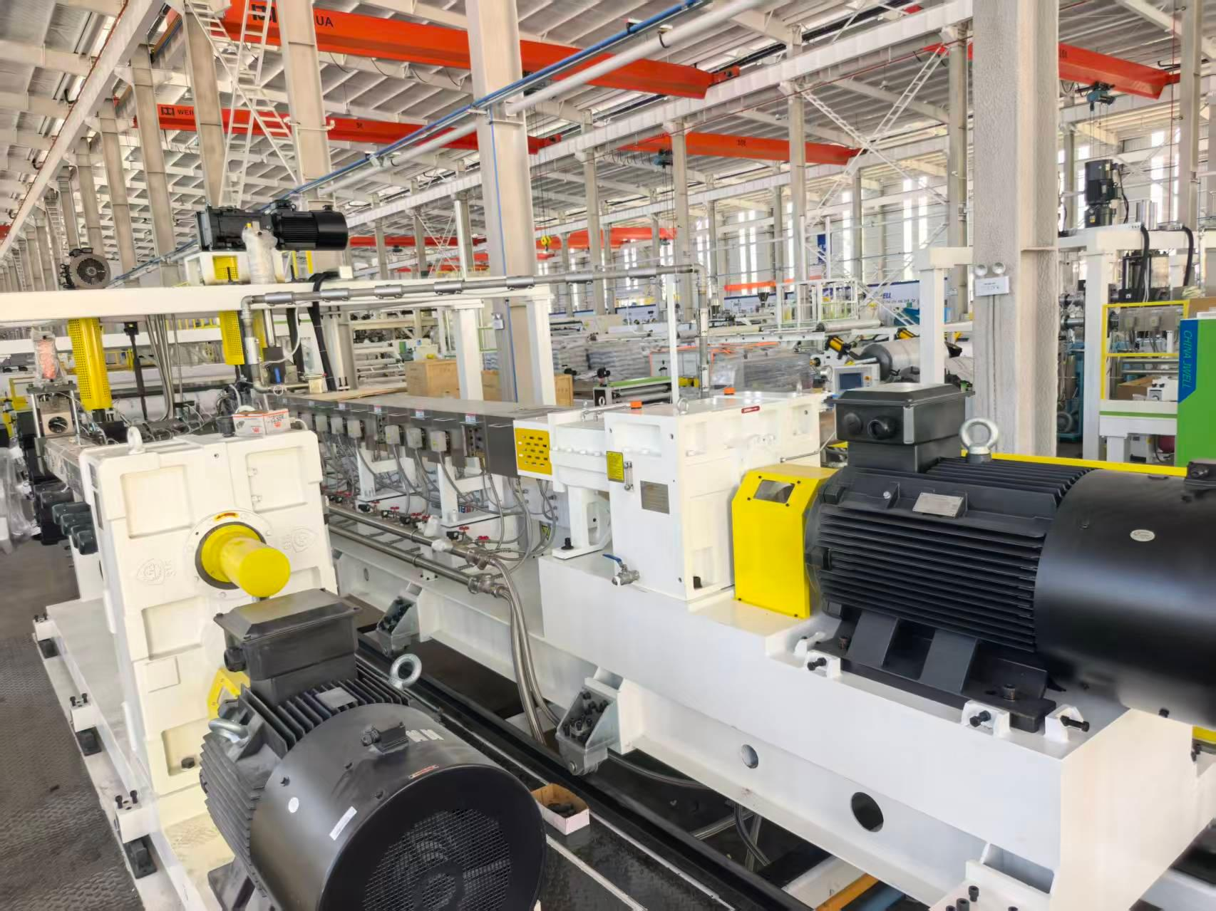 Extrusionsmaschinenlinie für akustische Isolationspads für die Automobilindustrie | JWELL PE EVA POE-Verbundlinie