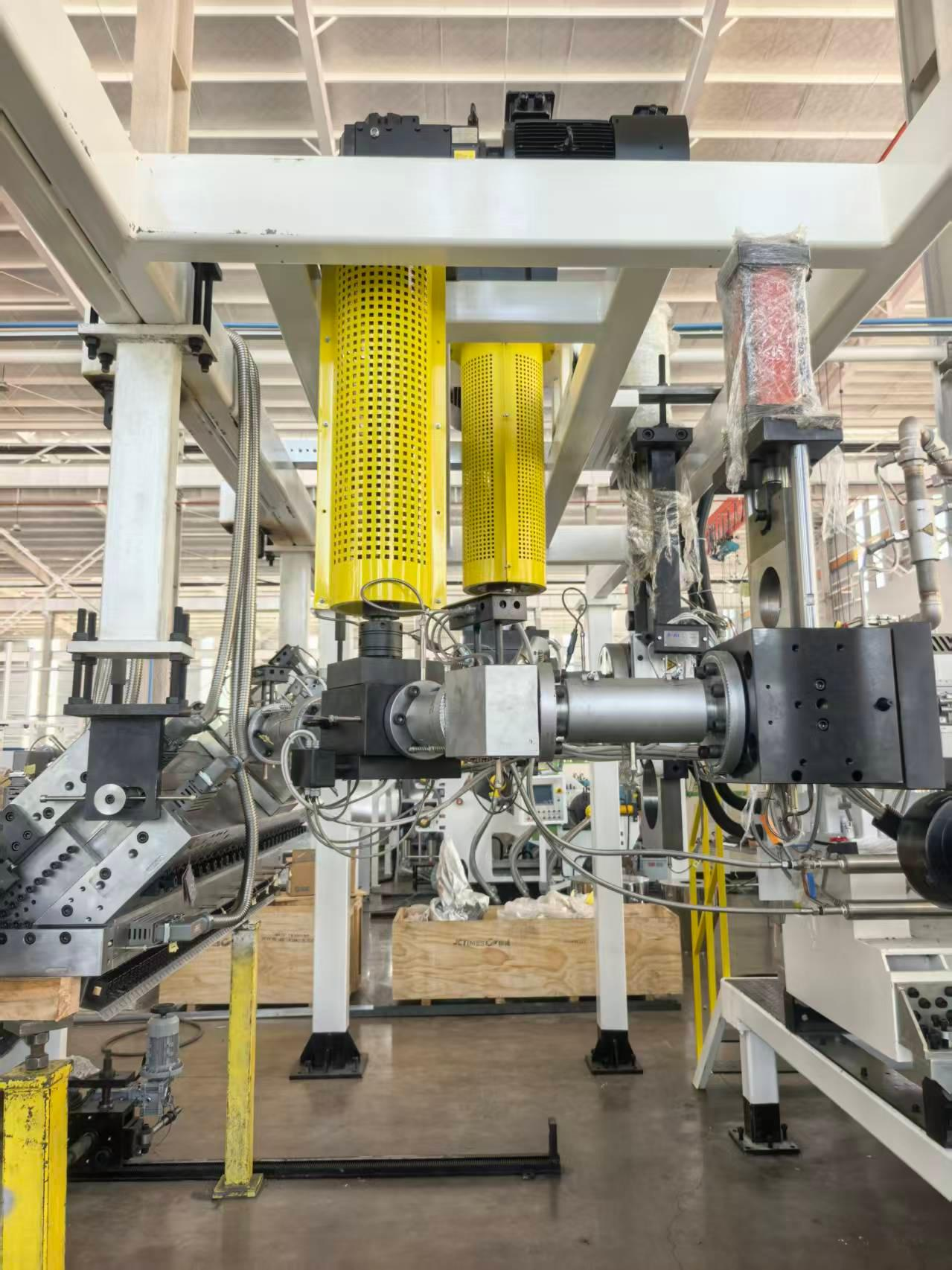Extrusionsmaschinenlinie für akustische Isolationspads für die Automobilindustrie | JWELL PE EVA POE-Verbundlinie